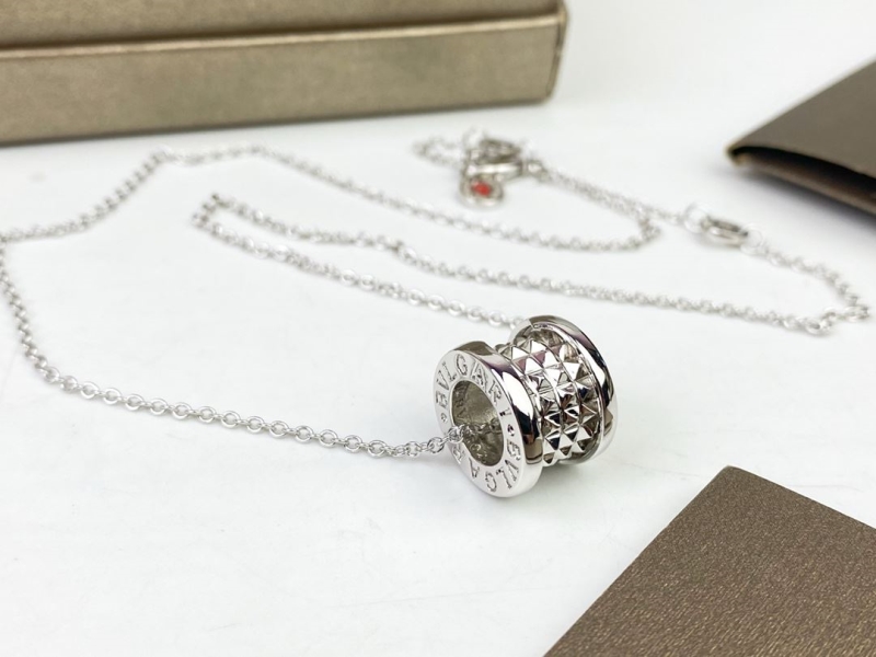 Bv1g*ai necklaces